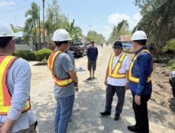 Bupati Wiyatno Tinjau Progres Rekonstruksi Jalan di Tamban Catur