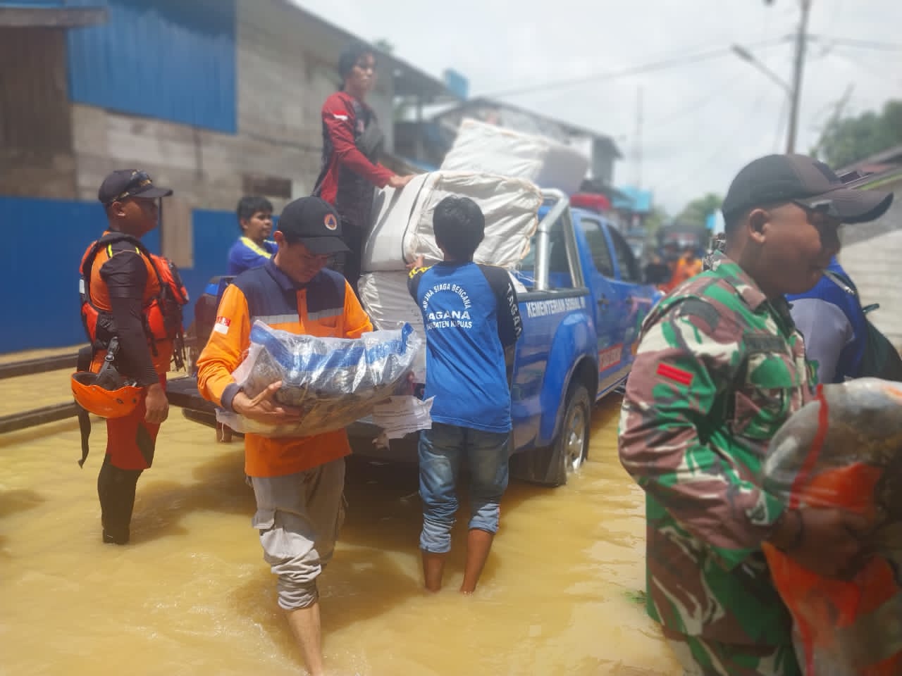 Bupati Peduli Banjir di Kecamatan Mandau Talawang