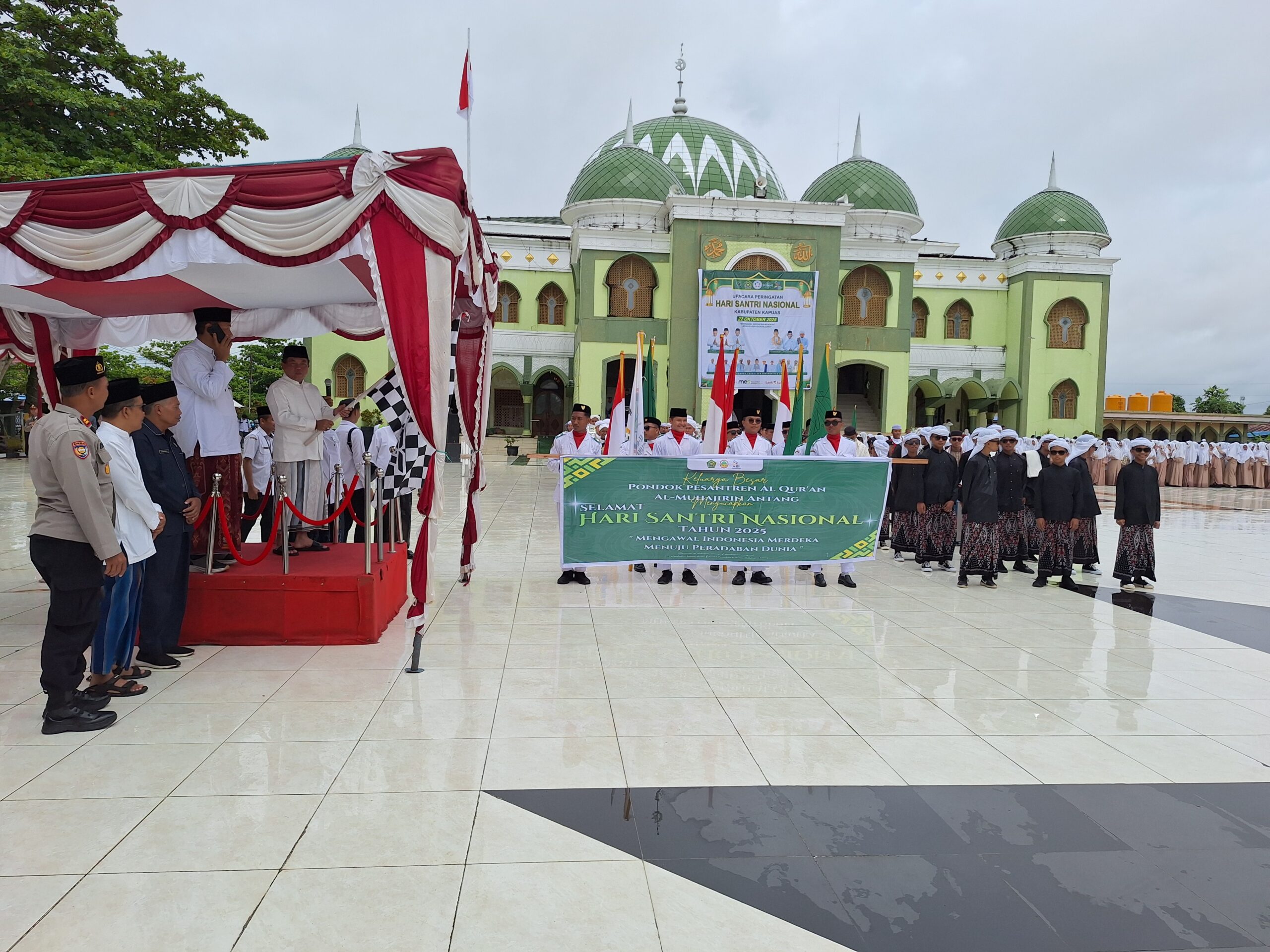 Bupati Wiyatno Lepas Kirab Santri Nasional