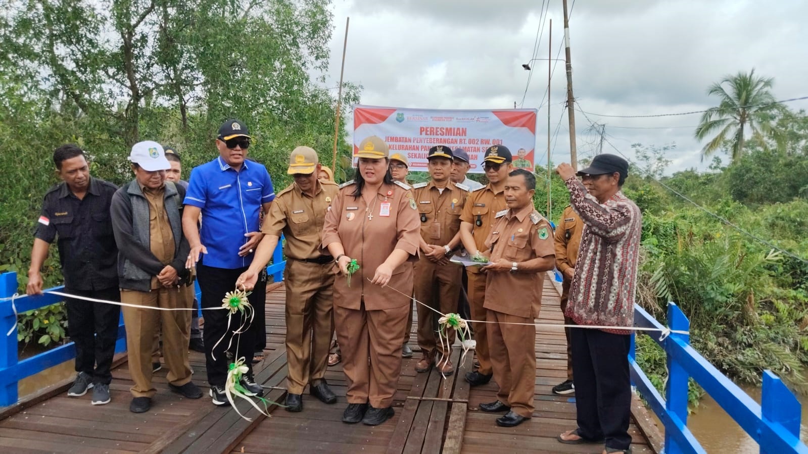Asisten II Setda Resmikan Jembatan Kelurahan Panamas