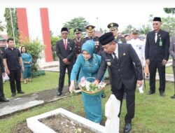 PERINGATI HARI PAHLAWAN-Pemkab Gelar Ziarah Nasional di TMP Kencana