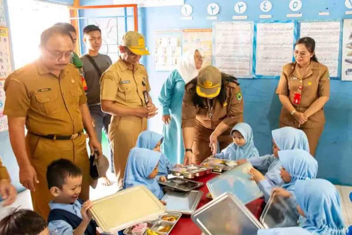 Pemkab Tinjau Pelaksanaan Program Makan Bergizi Gratis