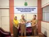 Disdukcapil Serahkan Dokumen Kependudukan Korban Kebakaran