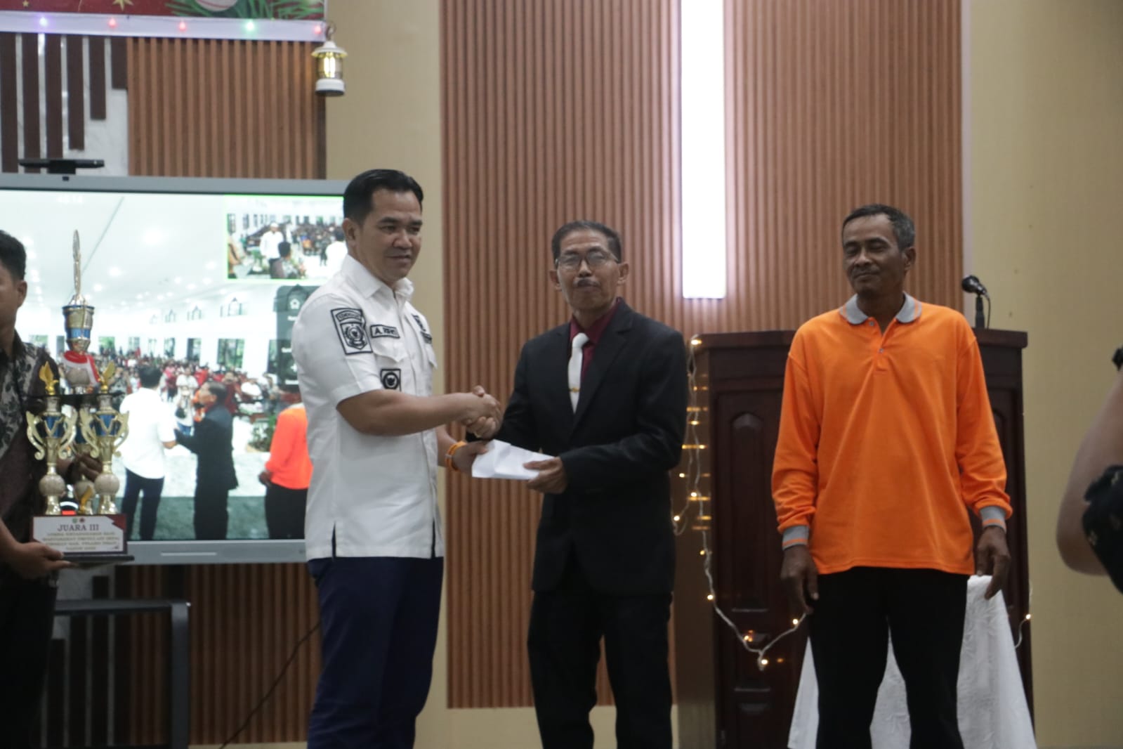 Bupati Pulpis Hadiri Perayaan Natal di Desa Pangkoh Hulu