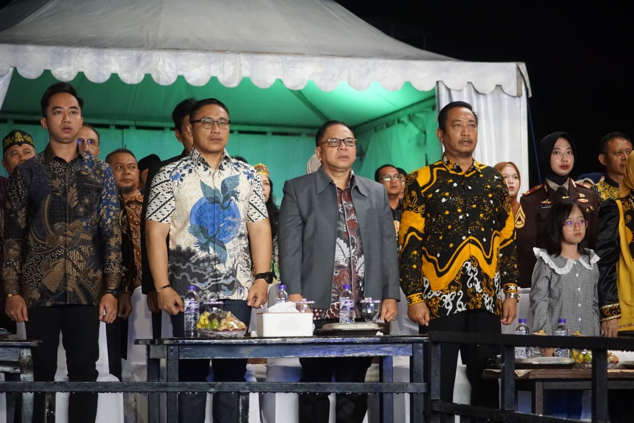 Bupati Masduki Buka Gebyar Seni Budaya Bumi Gawi Barinjam