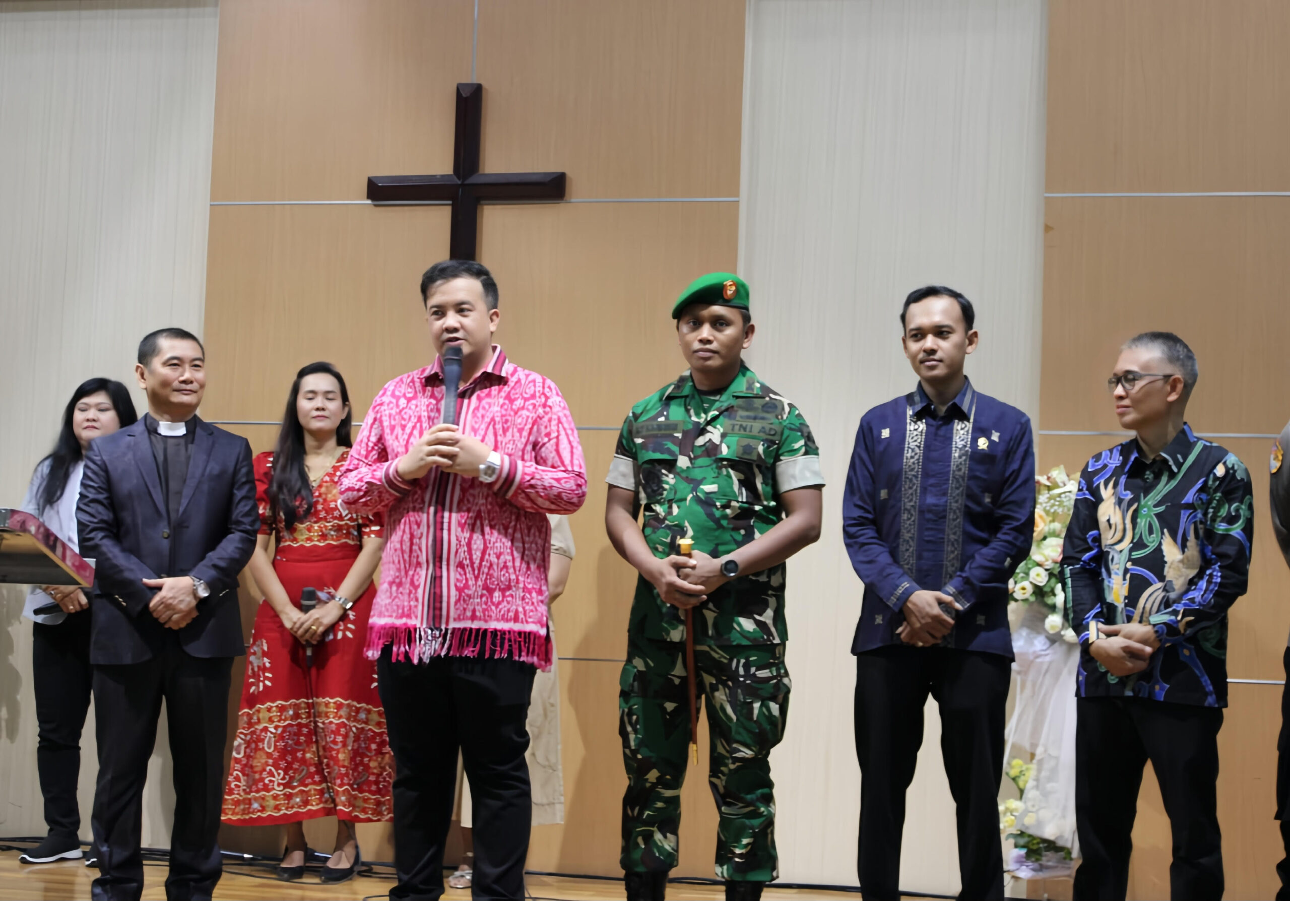 NATAL DI LAMANDAU AMAN-Bupati Rizky Aditya Tinjau Gereja dan Pos Pengamanan 