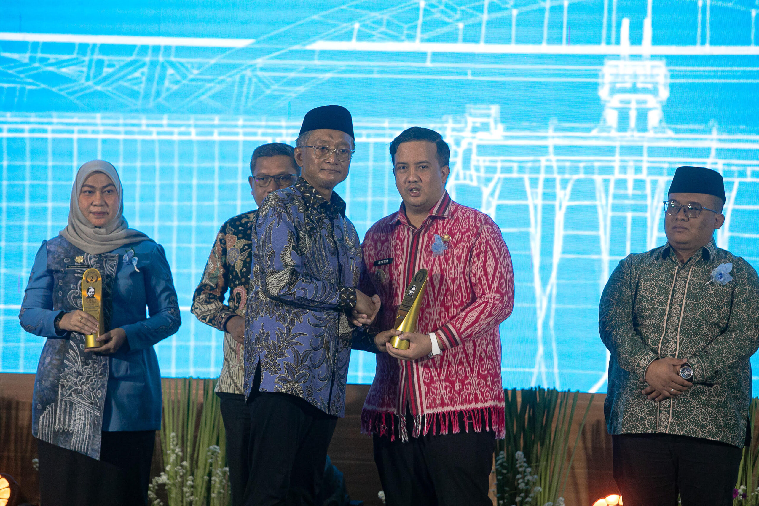 Bupati Rizky Aditya Terima Sutami Award 2025
