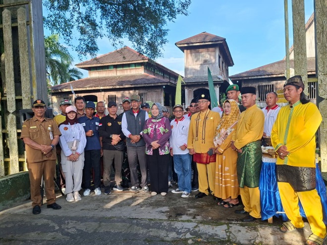 Bupati Nurhidayah Lepas Peserta Napak Tilas Pertempuran 14 Januari 