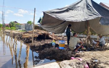 Jalan dan Drainase Tak Pernah Diperbaiki Sejak 2007, Perbaiki Swadaya, Warga Rajawali I Tetap Harapkan Pemko Segera Lakukan Perbaikan