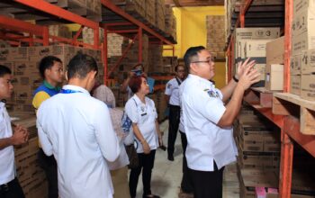 WASPADA KONTAMINASI TOKSIN-Disdagperin Kalteng dan BPOM Razia Susu Formula Berbahaya di Palangka Raya