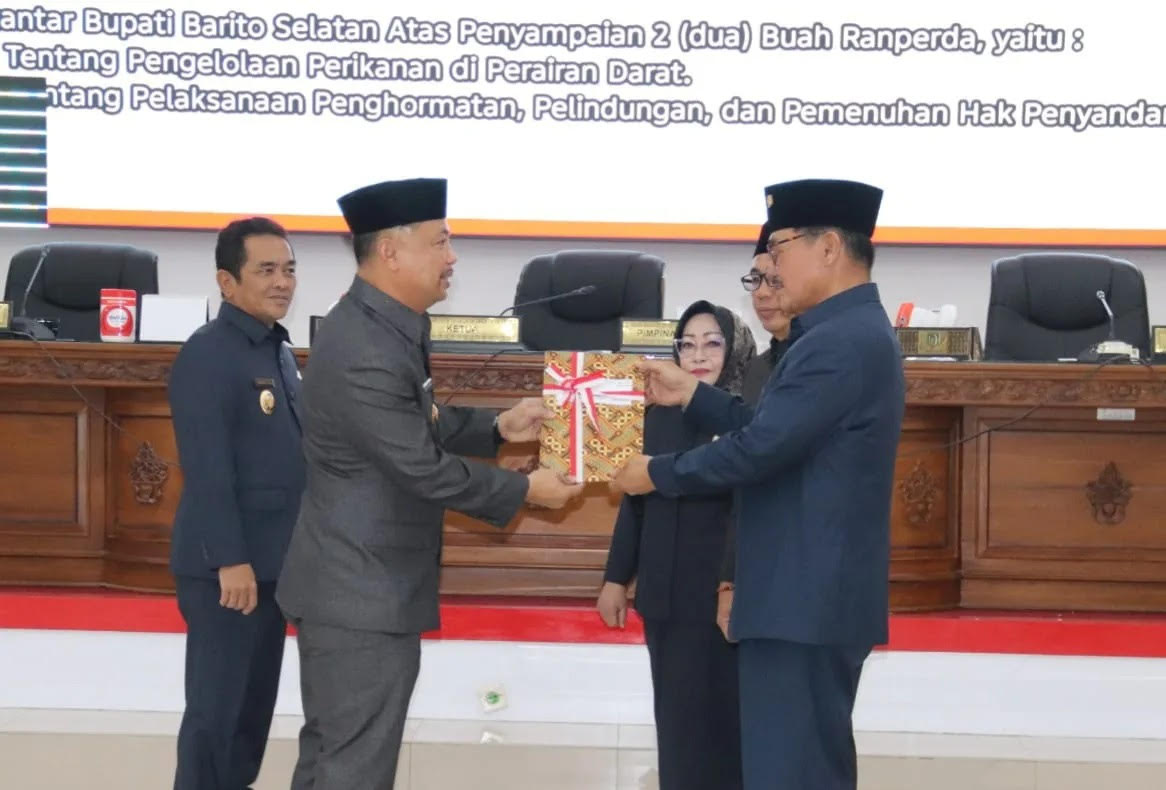 Bupati Eddy Raya Sampaikan 2 Raperda di Paripurna Ke-8 DPRD