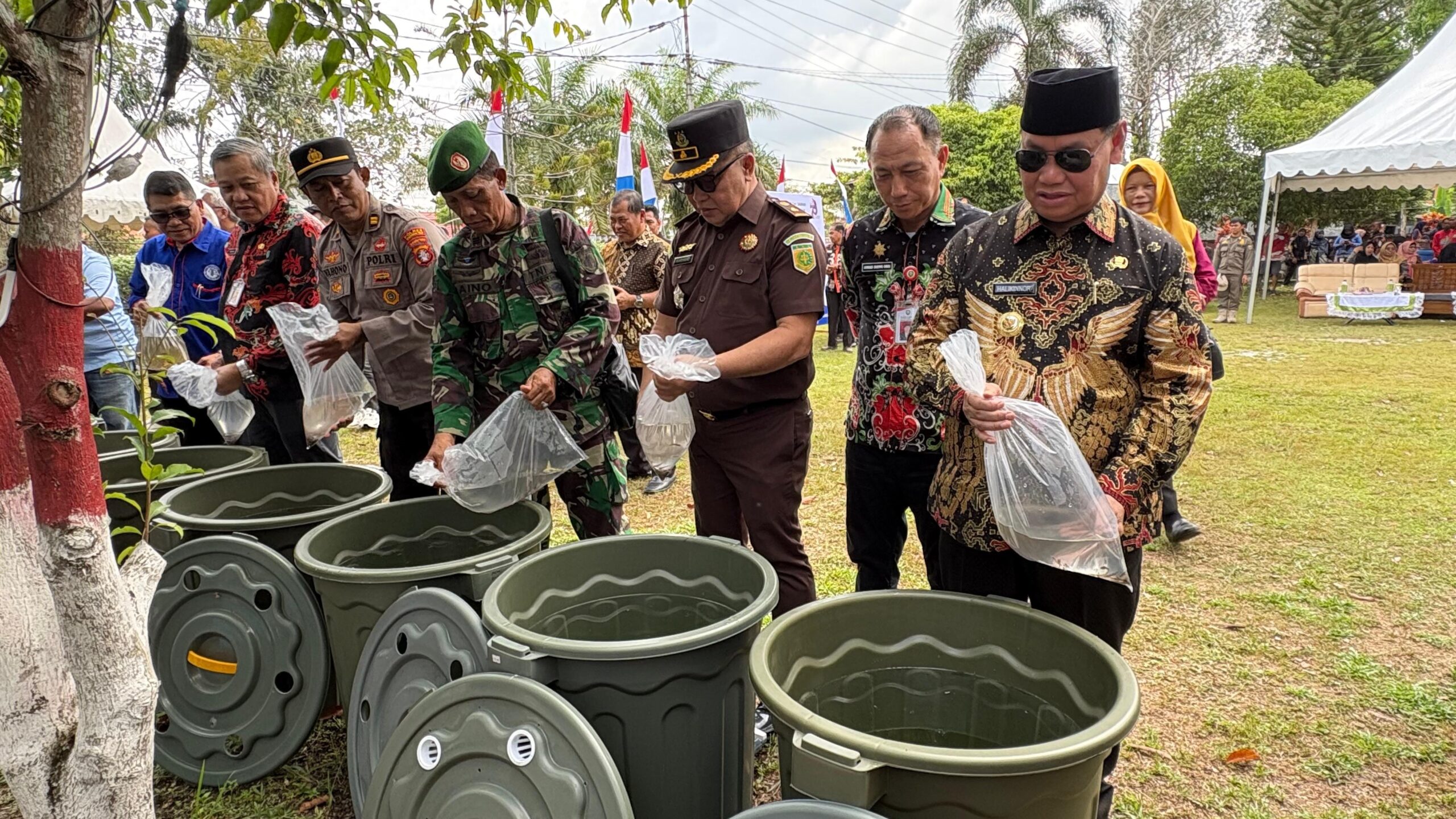 Bupati Halikinnor Luncurkan Budikdamber di Festival Mangaruhi