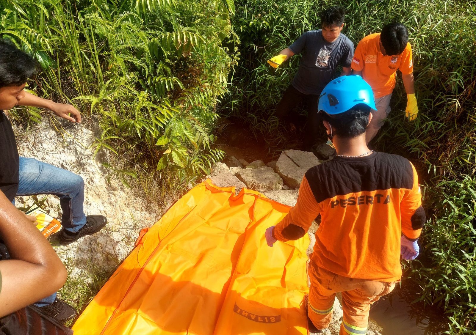 Mayat Perempuan Tanpa Identitas Ditemukan di Parit