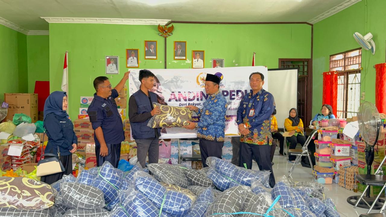 Andina Narang Bantu Korban Kebakaran Kasongan Andina Narang Bantu Korban Kebakaran Kasongan