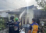 Si Jago Merah Lahap Rumah Warga di Jalan Markus Paul, Asal Api Diduga dari Atap