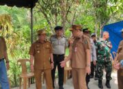 PEDULI WARGANYA -Bupati Wiyatno Bantu Korban Kebakaran Mandomai