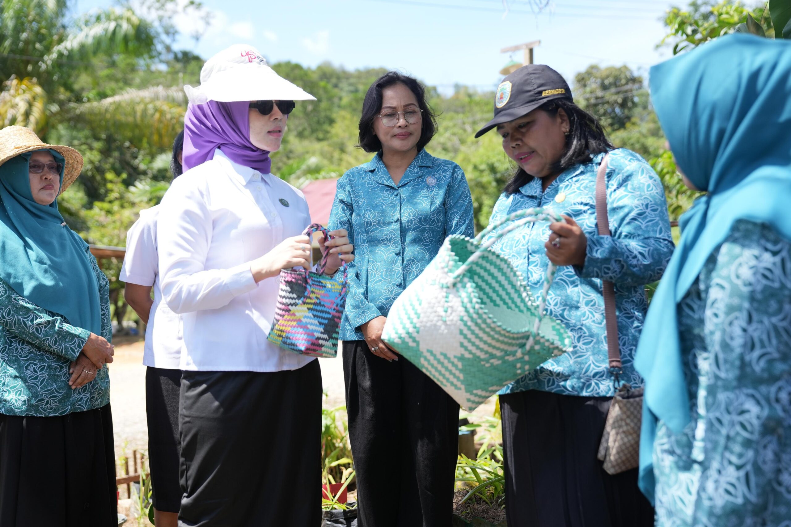 Ketua TP-PKK Lamandau Lakukan Monitoring Evaluasi Program Di Desa Dan Kecamatan