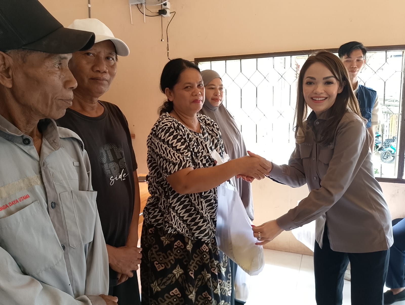 Andina Thresia Narang Kunjungi Sejumlah Desa di Barsel