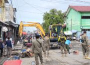 Pemko Tata Ulang dan Benahi Pasar Besar, Tertibkan PKL Yang Tutupi Drainase