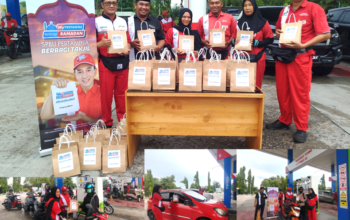 SPBU S Parman Bagikan Takjil ke Pelanggan