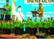 RAHMANTO DAN PENGURUS PKB KALTENG DIKUKUHKAN-Gubernur Ingatkan PKB Bersama Bangun Daerah