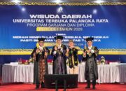 581 Mahasiswa UT Palangka Raya Sukses Wisuda, Dihadiri Alumni UT Agustiar Sabran