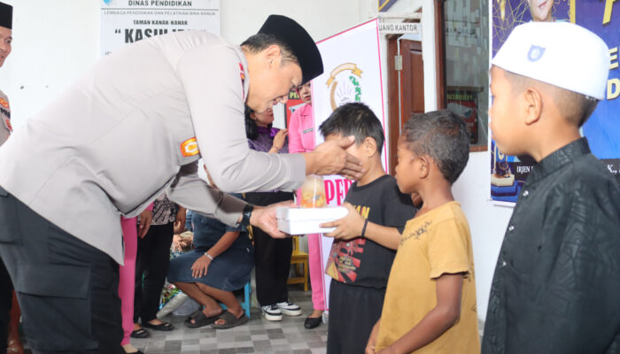 Kapolda Kalteng Berbagi Kebahagiaan Bersama Anak Panti Asuhan