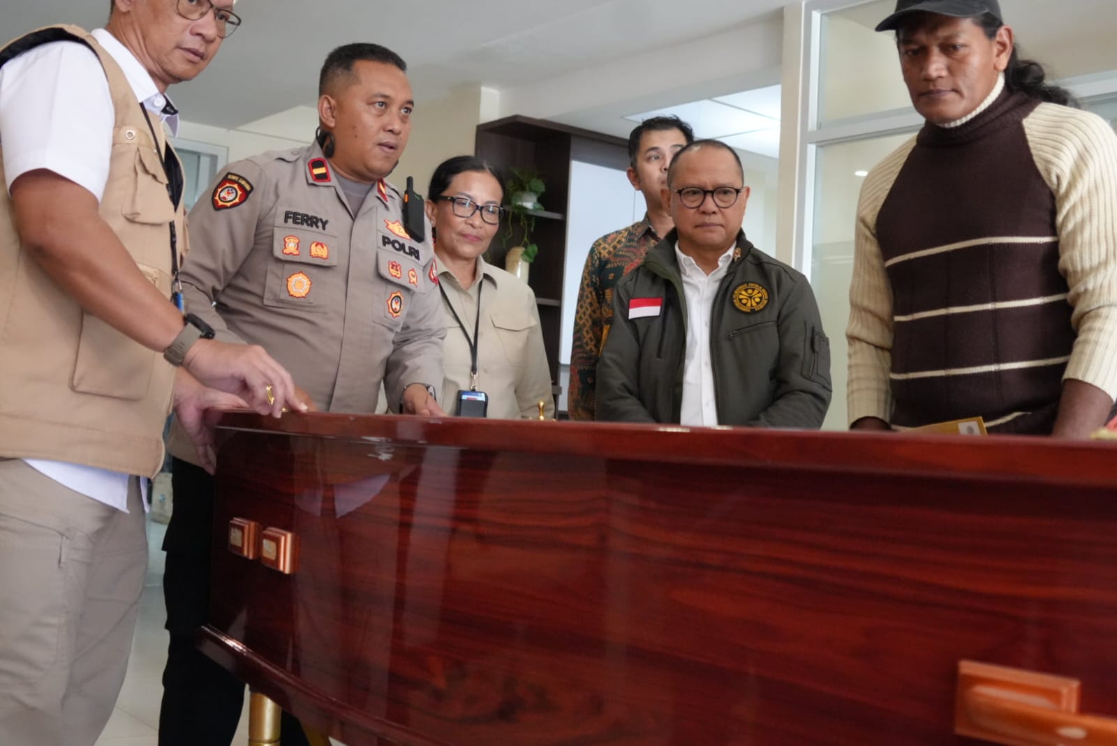 Kisah di Balik Tragedi Kebakaran Apartemen Hong Kong