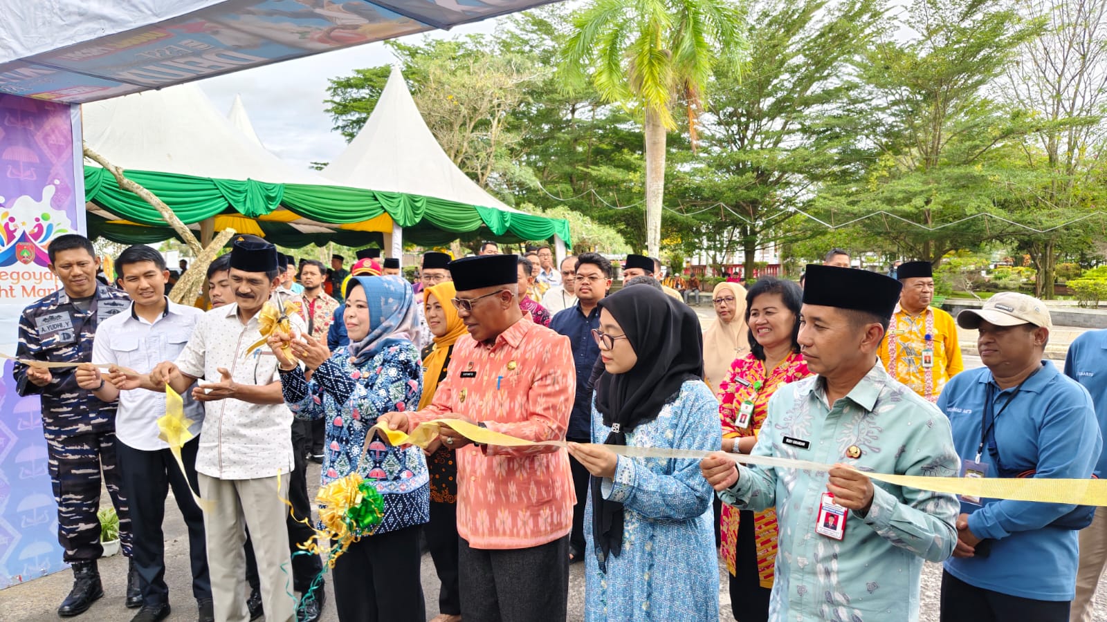 Bupati Kobar Resmikan Pasar Ramadan 1447 H