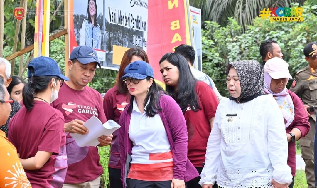 Kepada Wakil Menteri, Bupati Hj Nurhidayah Nyatakan Siapkan Sekolah Unggul Garuda di Kecamatan Pangkalan Lada 
