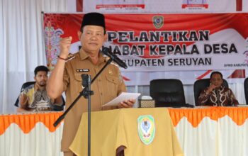 Bupati Ahmad Selanorwanda Lantik 6 Pj Kades Seruyan