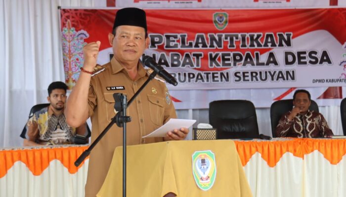 Bupati Ahmad Selanorwanda Lantik 6 Pj Kades Seruyan