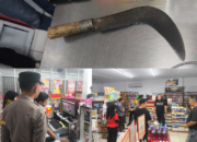 2 Rampok Bersajam Kuras Alfamart Jalan Garuda