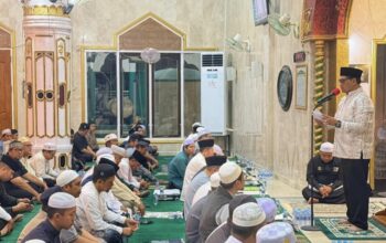 Bupati H Shalahuddin Lepas Atribut Jabatan dan Bersujud dalam Kesetaraan sebagai Hamba Allah, Salat Tarawih Berjemaah Di Masjid Agung Al-Hidayah