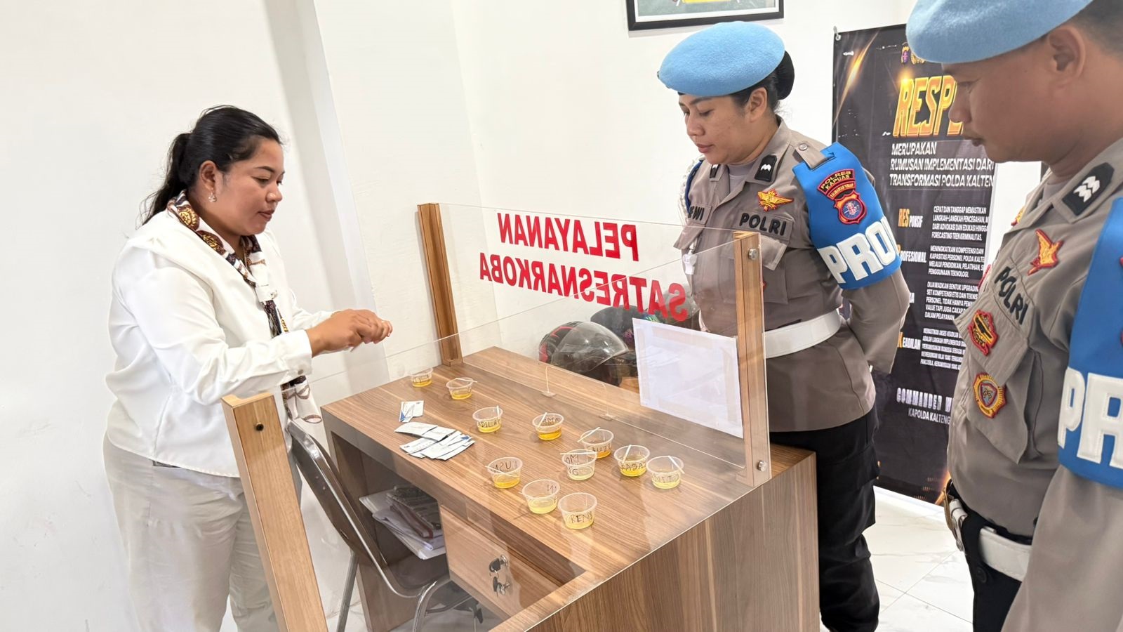 Puluhan Anggota Resnarkoba Polres Kapuas Dipaksa Kencing