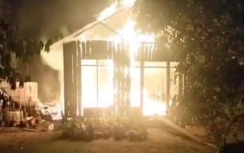 Kebakaran Rumah Ketua RT Desa Lembeng Masih Diselidiki Kebakaran Rumah Ketua RT Desa Lembeng Masih Diselidiki