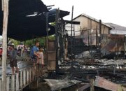 Diduga Tersambar Petir, Satu Rumah Ludes Terbakar