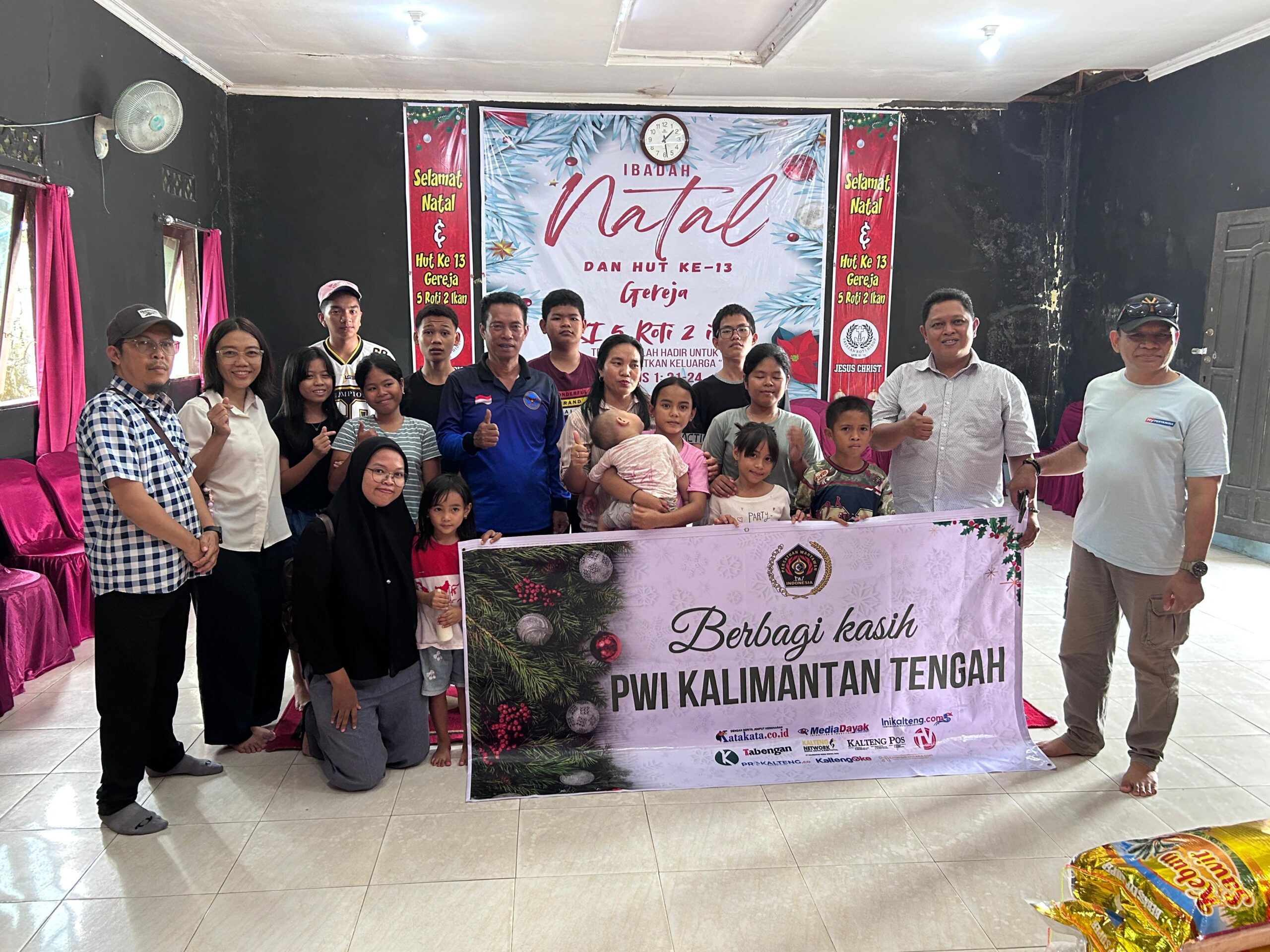 Salurkan Donasi, PWI Kalteng Berbagi Kasih