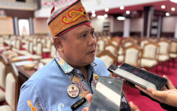 Kadis PUPR Kalteng Ir Juni Gultom Kebut Perbaikan Jalan Kadis PUPR Kalteng Ir Juni Gultom Kebut Perbaikan Jalan