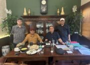 KUASA HUKUM DODI RAMOSTA SITEPU SERAHKAN 24 BUKTI PELANGGARAN KPU KALTENG DUGAAN TIDAK MEMENUHI SYARATNYA EDANG SEBAGAI PAW 