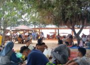 HINGGA H+2 LIBUR LEBARAN-15.680 Pengunjung Padati Objek Wisata Pantai Bugam Raya