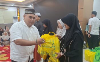 Anggota Dewan dan Jajaran Setwan Gelar Buka Puasa Bersama Anggota Dewan dan Jajaran Setwan Gelar Buka Puasa Bersama