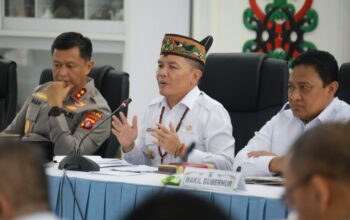 Gubernur Agustiar Sabran Genjot Perbaikan Jalan di Tujuh Kabupaten Gubernur Agustiar Sabran Genjot Perbaikan Jalan di Tujuh Kabupaten