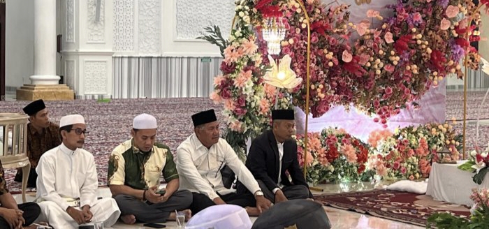 Anggota DPRD Barut Berbaur Hadiri Pernikahan Warga