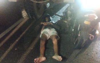 Tabrak Truk Berhenti di Jalan, Motor Masuk Kolong Tabrak Truk Berhenti di Jalan, Motor Masuk Kolong