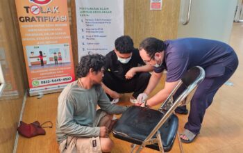 Jari Membusuk Setahun, “Keajaiban“ Datang di Jalan Trans Kalimantan