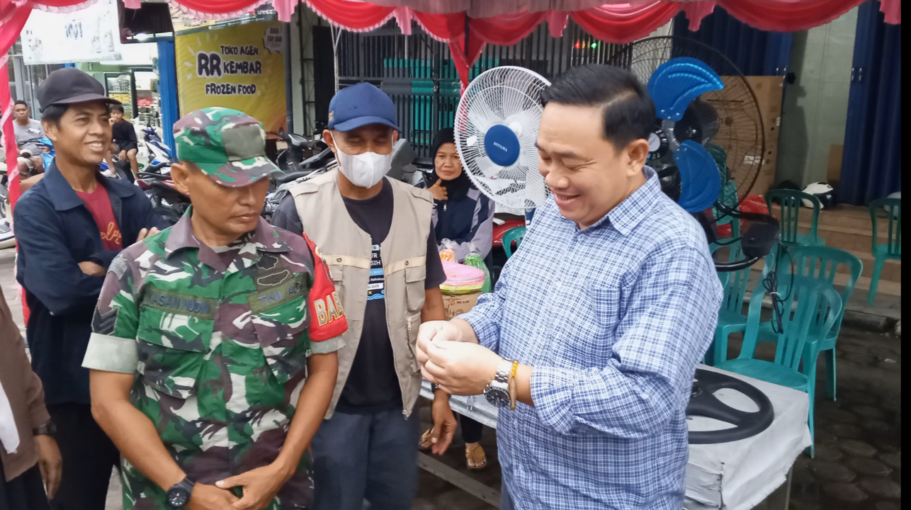 ‎Kelurahan Palangka, Bank Kalteng dan Pengelola Pasar Ramadan Dukung Penguatan UMKM Pedagang Pasar Kahayan Melalui Pembagian Doorprize