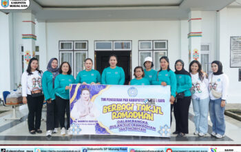 Warnita Heriyus Tebar Berkah Ramadan Berbagi Takjil Gratis