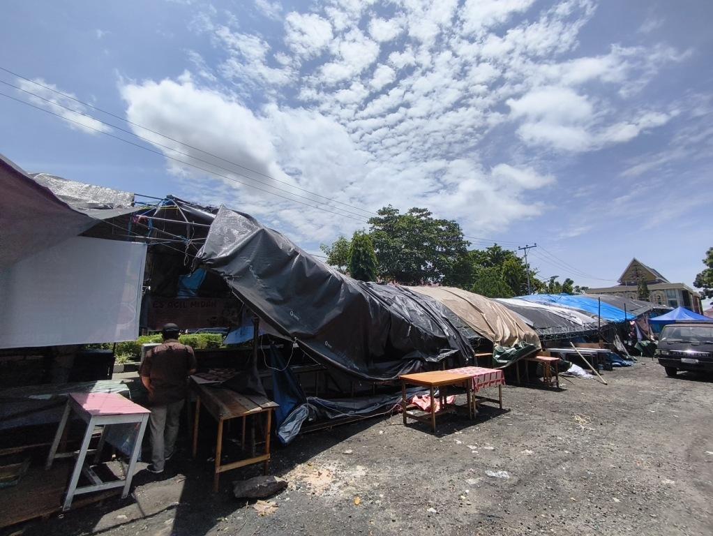 7 Tenda Pasar Ramadan Ambruk Diterjang Angin Ribut