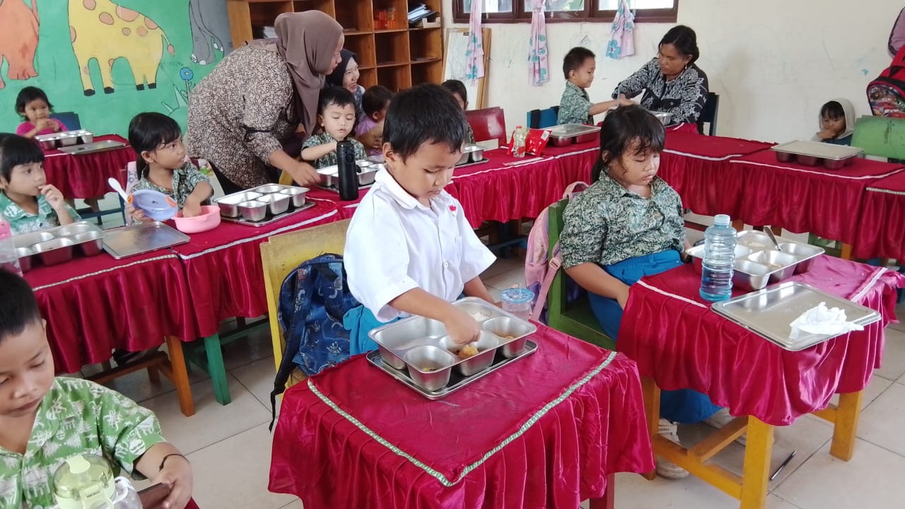 2 SPPG Polres Gumas Distribusikan Ribuan Paket MBG Setiap Hari